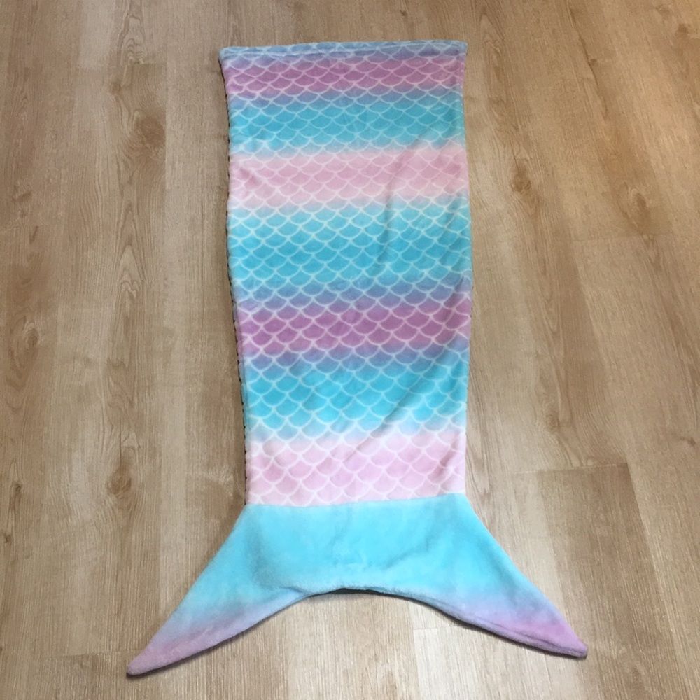 Huntington Home Kids Pastel Mermaid Scale Tail Blanket